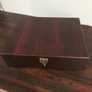 Box with hook closure.